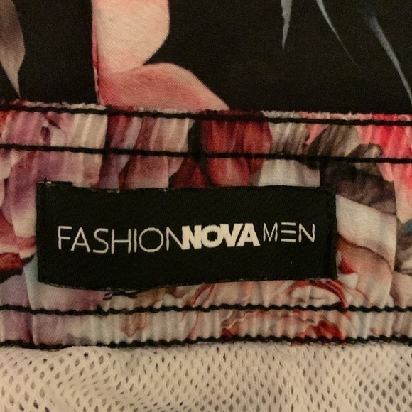 Fashion Nova Mens Swim Trunks Size M. #343 - Picture 6 of 9